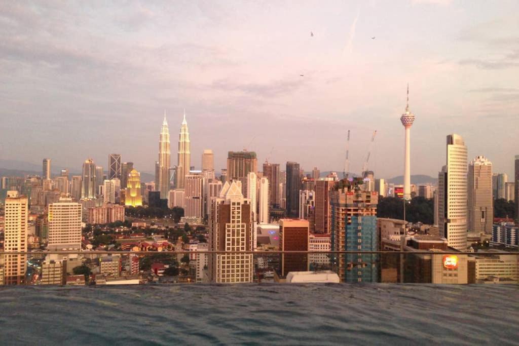 Klcc Regalia Suites Infinity Pool Kuala Lumpur Exterior foto