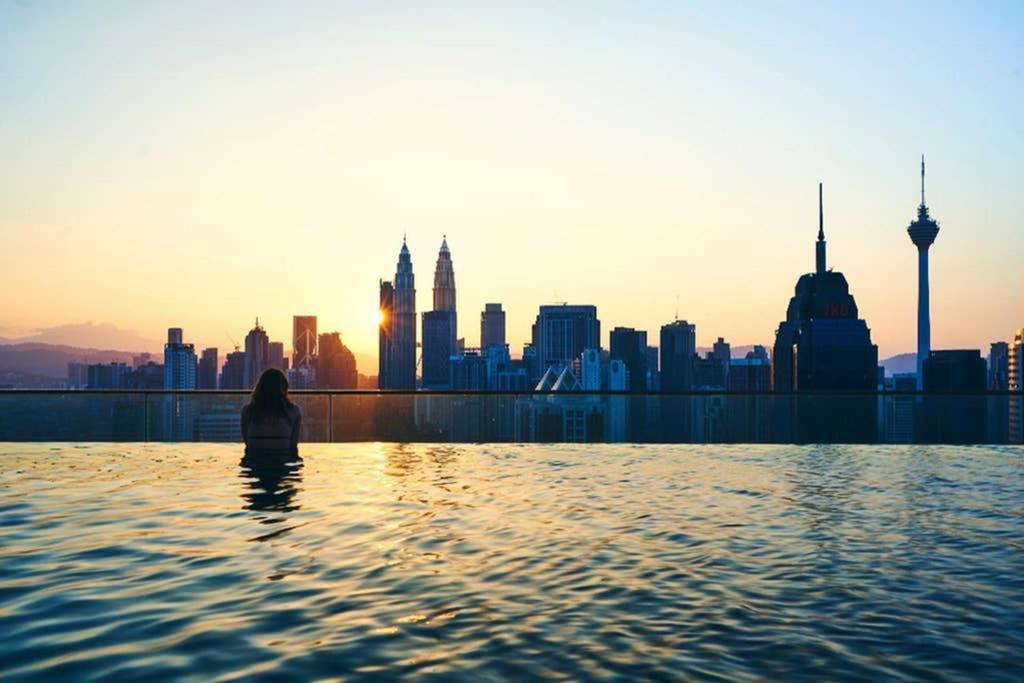 Klcc Regalia Suites Infinity Pool Kuala Lumpur Exterior foto