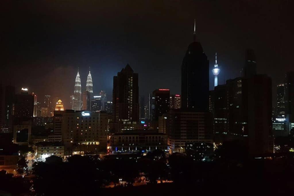 Klcc Regalia Suites Infinity Pool Kuala Lumpur Exterior foto