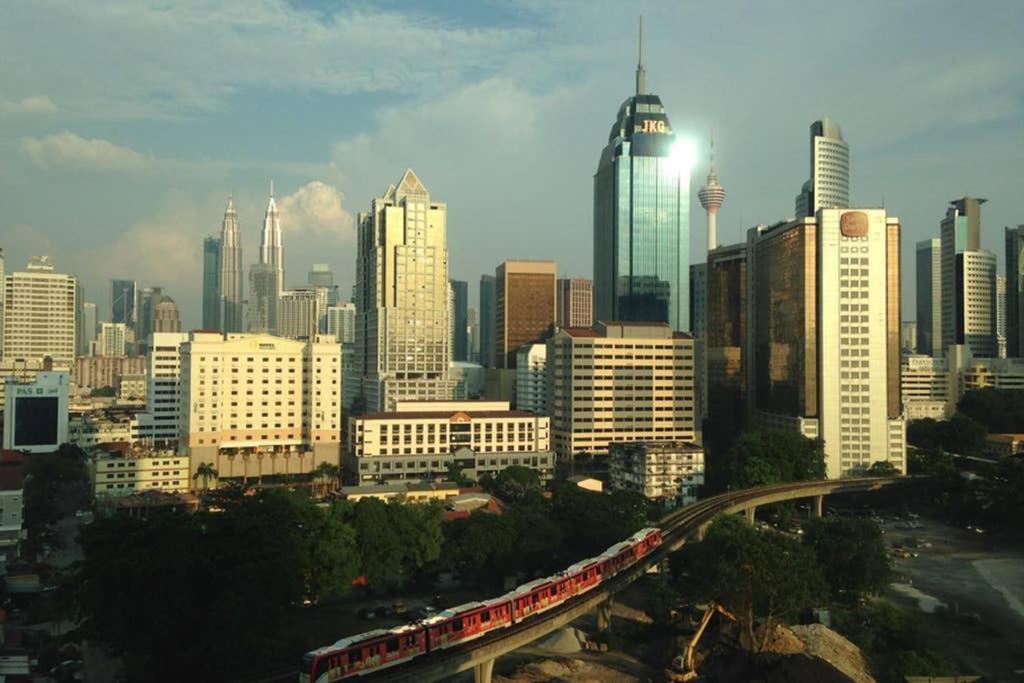 Klcc Regalia Suites Infinity Pool Kuala Lumpur Exterior foto