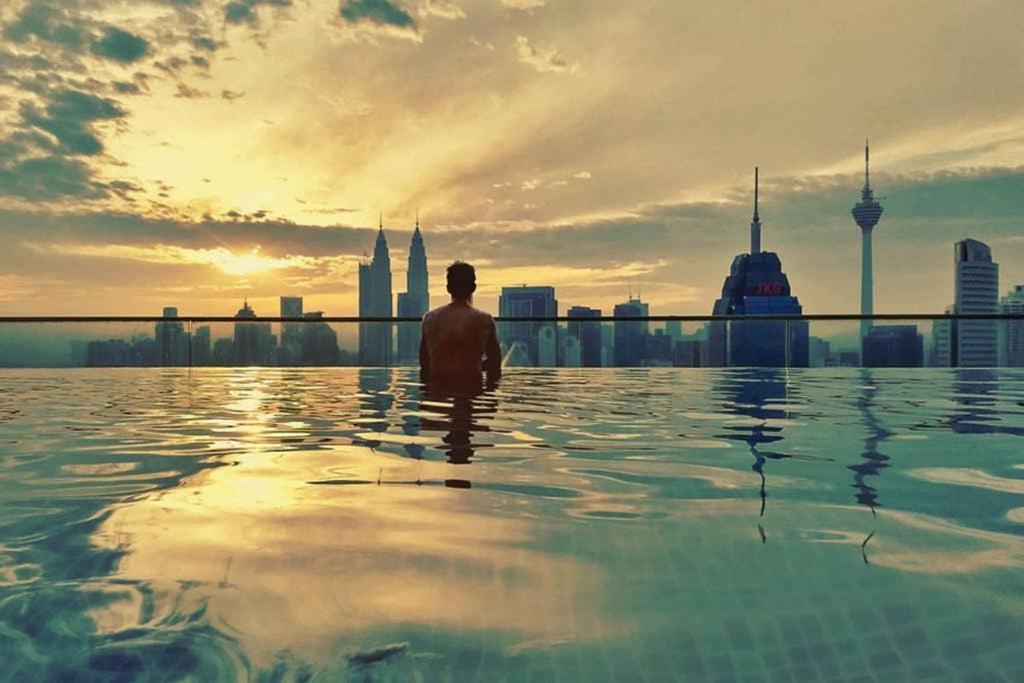 Klcc Regalia Suites Infinity Pool Kuala Lumpur Exterior foto