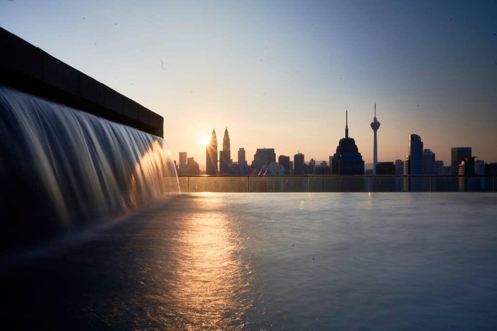 Klcc Regalia Suites Infinity Pool Kuala Lumpur Exterior foto